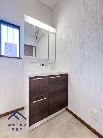 大野城市平野台１丁目　戸建ての独立洗面台