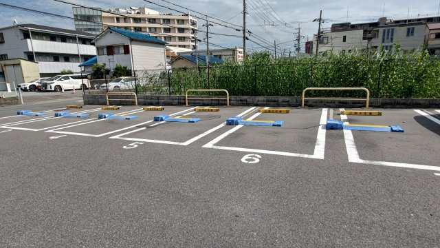 コーポ白梅の駐車場