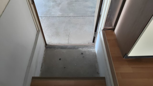 コーポ白梅の玄関