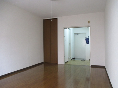 【居間・リビング】 | 第５ハウス | 9帖の広いお部屋です