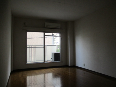 【居間・リビング】 | 第５ハウス | フローリングのお部屋です