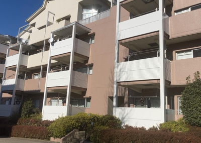 【構造・工法・仕様】 | 南大沢学園五番街２号棟 | ＳＲＣ造は強度や耐震性の面でもRC造と比べて優れています。そのため、10階建以上の高層または超高層マンションなどの建築にも多く採用されています。柱や梁などのサイズが小さくても高い耐震性を確保できます。