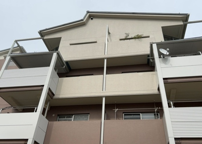 【構造・工法・仕様】 | 南大沢学園五番街２号棟 | ＲＣ造、Reinforced Concreteは直訳すると補強されたコンクリートです。主に柱や梁・床・壁が鉄筋とコンクリートで構成おり、鉄筋を組んだ型枠にコンクリートを流し込んで固めたものを指します。