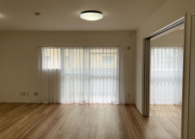 【居間・リビング】 | 南大沢学園五番街２号棟 | リビングの間取りの種類は大きくわけてリビングとダイニングが別になっているタイプ、リビングダイニング一体型です。どちらも一長一短ですので、家を選ぶ時はその両面をチェックして決めるようにしましょう。