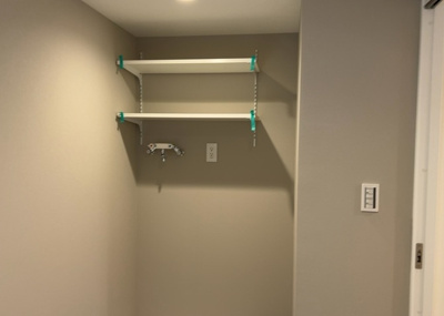 【脱衣所】 | 南大沢学園五番街２号棟 | 洗面脱衣所は「体を綺麗に整える場所」という目的と役割を持っています。そして便利で使い勝手のいい「体を綺麗に整える場所」にするためには、配置や動線、照明や収納計画をしっかりと検討しておく必要があります。