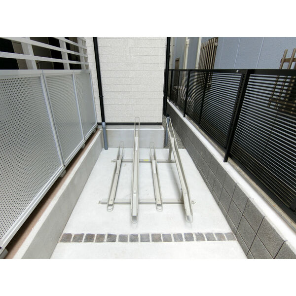 リブリ・アベリアのその他