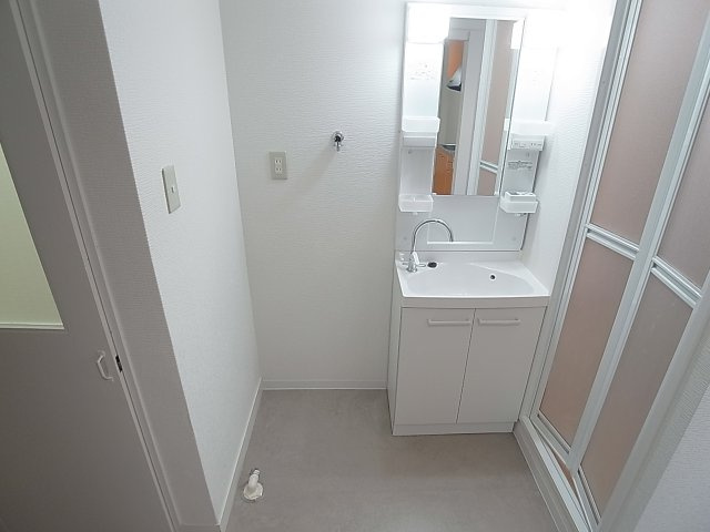 オレンジマンションの洗面所|洗面台も入れ替え済