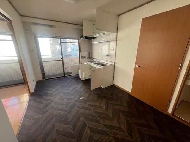 船橋グリーンランドビルⅡの居間・リビング