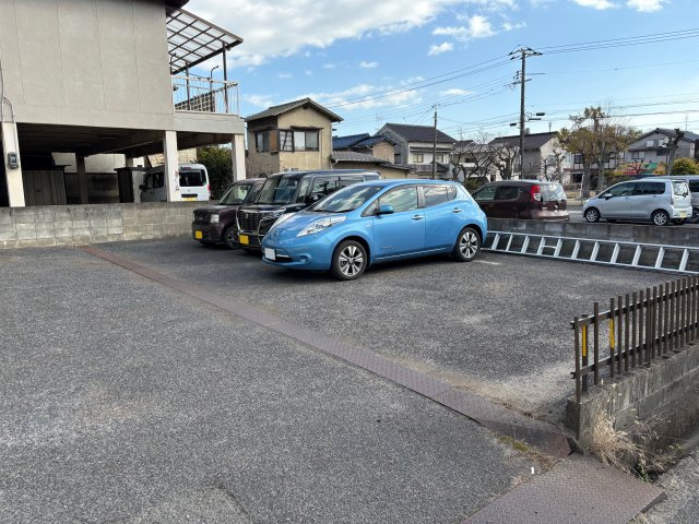 三番町貸店舗の駐車場
