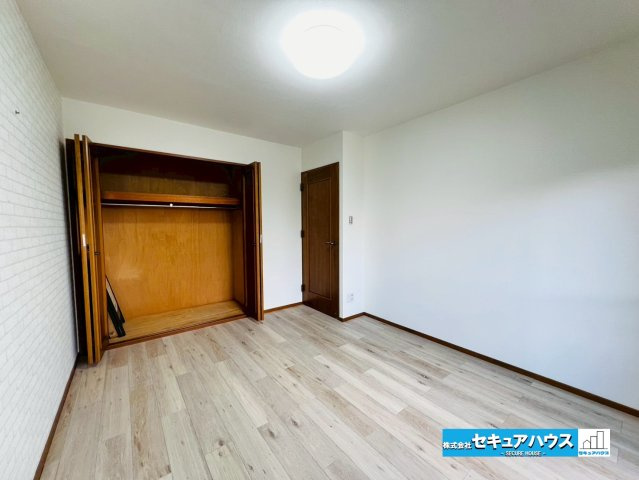日進香久山杜の街の洋室|【洋室】
◆家族一人ひとりの大切なプライベート空間。趣味に合わせて使って頂けるようシンプルに仕上げてあります。暮らし心地を大きく左右する収納を、適材適所に配置し使い勝手を考慮しました。　　　　　　　　