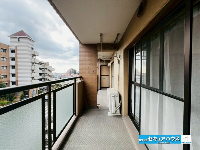 日進香久山杜の街のバルコニー|【南側バルコニー】
◆見晴らしもよく、太陽の温かな温もりをめいっぱい受け止めてくれます。
太陽の光と爽やかな風を受けたお洗濯物はあっという間に乾き、取りこむ時には太陽の匂いを感じられそうですね。　