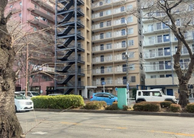 【外観】 | レクハイム相模原２ | マンションの外観は非常に重要なポイントです！外観の善し悪しは資産価値に大きな影響を与えます。外観のいいマンションを購入することで、高値で売却がしやすく、買い手が見つかりやすいというメリットがあります。