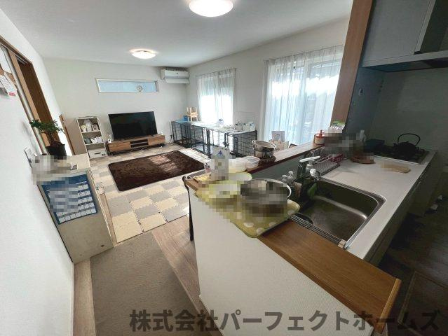 香里ヶ丘５丁目戸建　の居間・リビング