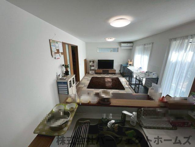香里ヶ丘５丁目戸建　の居間・リビング