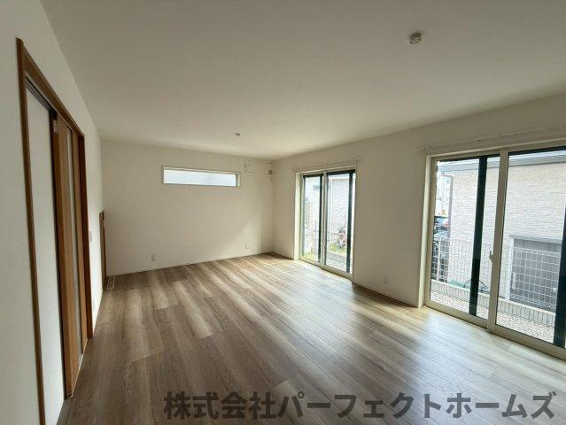 香里ヶ丘５丁目戸建　の居間・リビング|ゆったりとした居間です