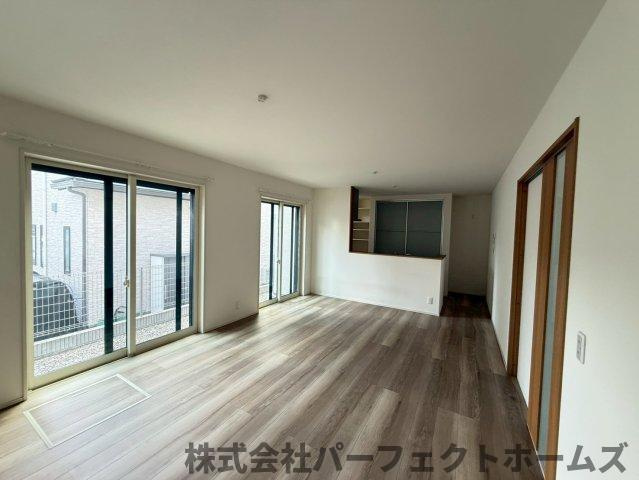 香里ヶ丘５丁目戸建　の居間・リビング|こちらのリビングで趣味の時間をお楽しみください