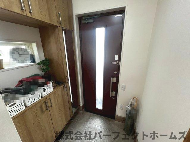 香里ヶ丘５丁目戸建　の玄関|落ち着いた玄関です