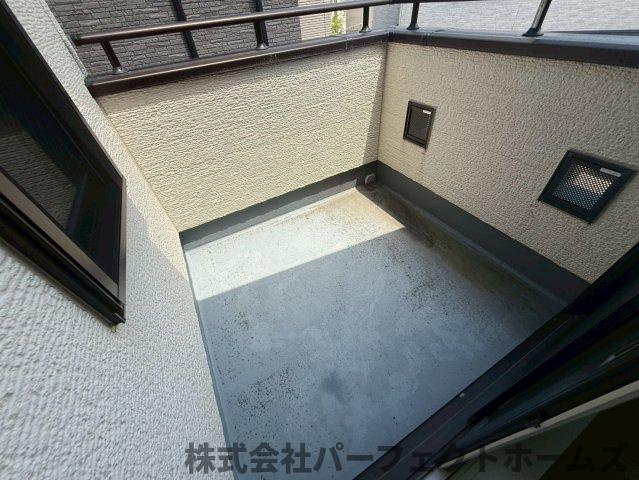 香里ヶ丘５丁目戸建　のバルコニー|バルコニー付きです