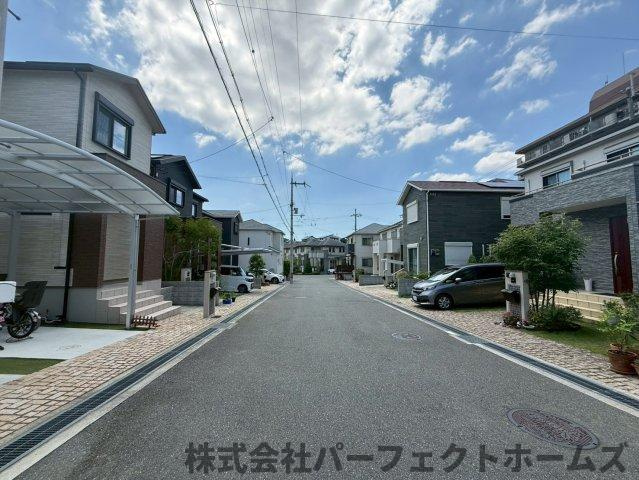 香里ヶ丘５丁目戸建　の前面道路含む現地写真|前面道路含む現地写真です