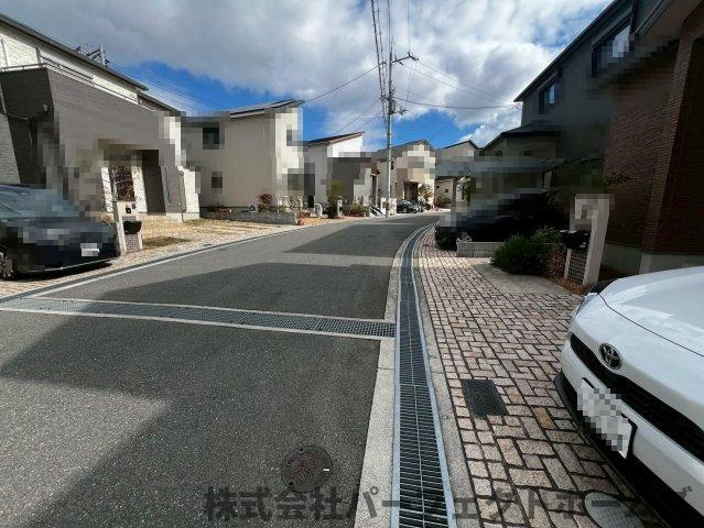 香里ヶ丘５丁目戸建　の前面道路含む現地写真|前面道路含む現地写真です