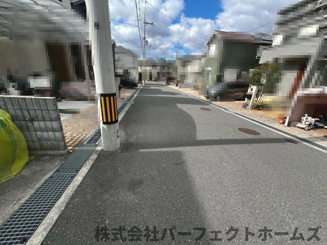 香里ヶ丘５丁目戸建　の前面道路含む現地写真|前面道路含む現地写真です