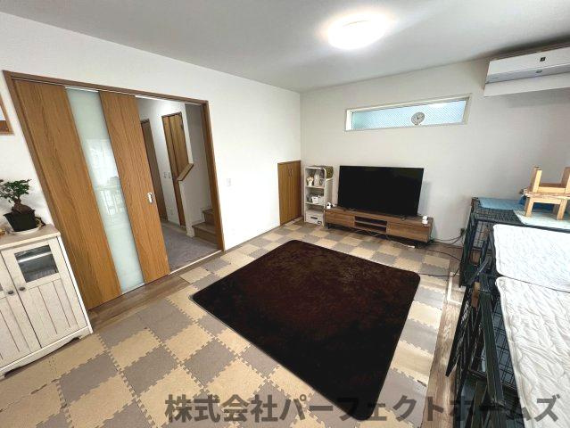 香里ヶ丘５丁目戸建　の居間・リビング