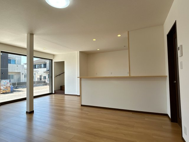 北諸県郡三股町稗田の中古一戸建の居間・リビング
