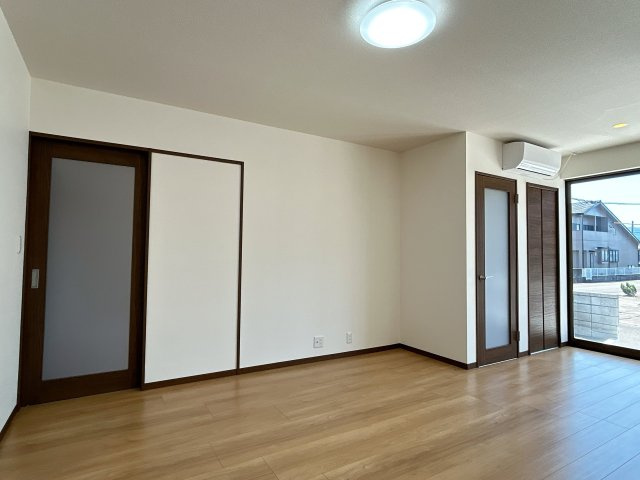 北諸県郡三股町稗田の中古一戸建の居間・リビング
