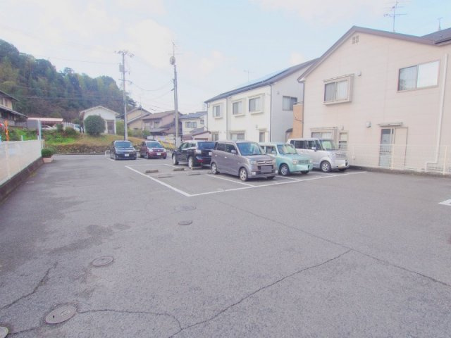 ギラソーレ福光の駐車場