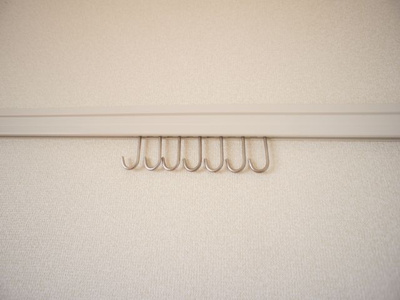 【設備】 | アマービリスB | 便利なハンガーフックがあります。