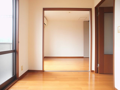 【居間・リビング】 | アマービリスB | 快適に過ごせるエアコンが付いています♪