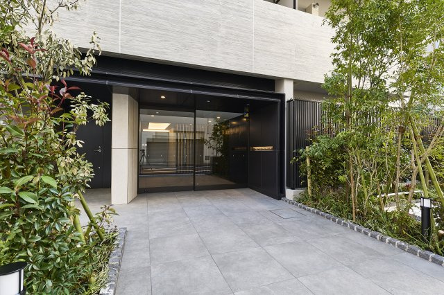 プラウドフラット本郷三丁目のエントランス