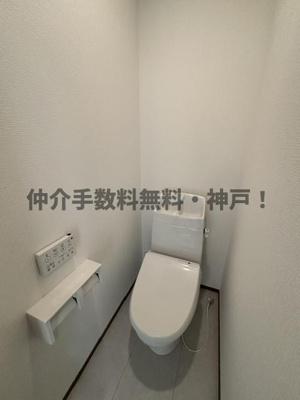 【トイレ】 | 神戸市西区糀台3丁目　新築戸建B号棟　仲介手数料無料！ | 落ち着いた色調のトイレです