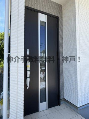 【玄関】 | 神戸市西区糀台3丁目　新築戸建B号棟　仲介手数料無料！ | きれいな玄関です