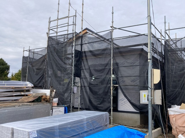 ●亀山市能褒野町第5 新築戸建【全3棟】の前面道路含む現地写真