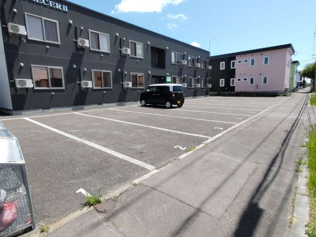 CRECERⅡ（クレセールⅡ）の駐車場