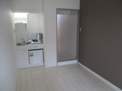 【居間・リビング】 | フィノ八番館 | 白を基調にしたきれいなお部屋です