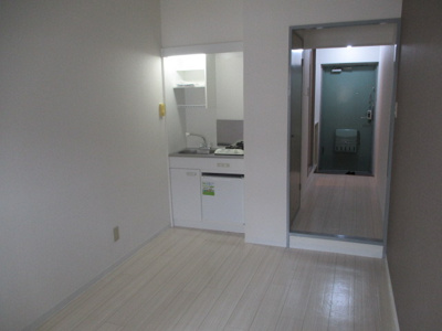 【居間・リビング】 | フィノ八番館 | 6帖の洋室のお部屋です