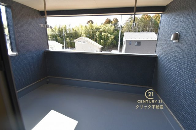 Cradlegarden　 水戸市河和田町　第3　21のバルコニー|インナーバルコニーなので、外出中の突然の雨でも安心してお洗濯ものを干しておけます！