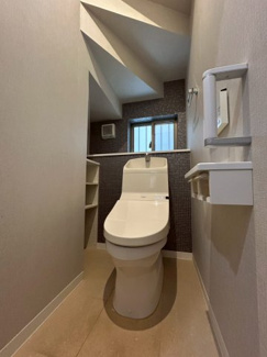 【トイレ】 | 安芸郡海田町月見町　戸建 | 1階トイレ　トイレ２ヶ所あり