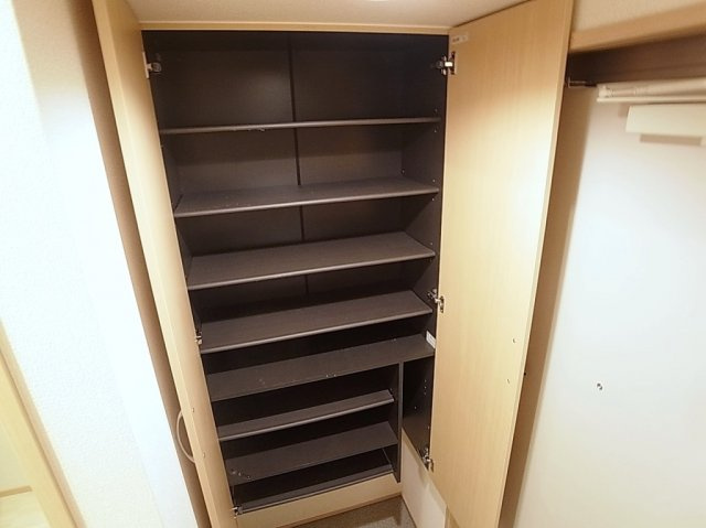 栖2の玄関|たくさん入る大型シューズボックス