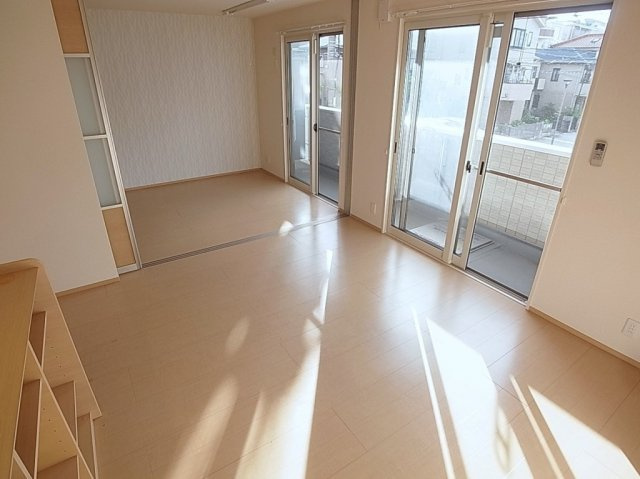 栖2の居間・リビング|広々した開放的なリビング