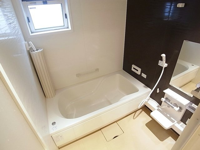 栖2の浴室|追炊き・浴室乾燥機完備のバスルーム、非常に大きなサイズ