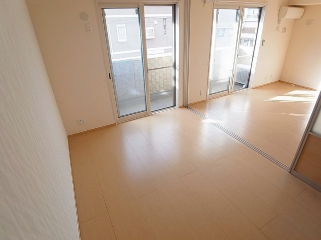 栖2の洋室|室内は人気のオールフローリング