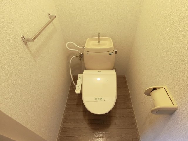 コートビレッジ苅原のトイレ|温水洗浄便座付きのトイレです