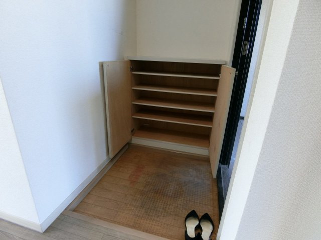 コートビレッジ苅原の玄関|毎日通る玄関はこちら。靴箱もしっかり付いてます。