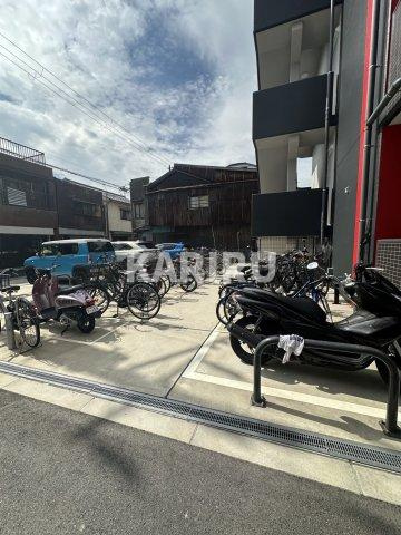 グランパシフィック中川の駐車場