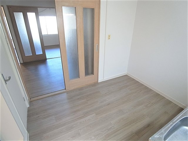 カーサ西山町の居間・リビング|室内リノベーション済みで綺麗