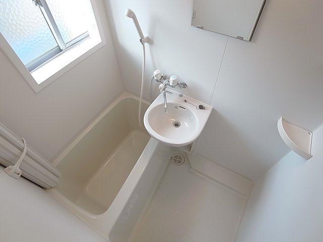 カーサ西山町の浴室|バスルーム入れ替え済で綺麗