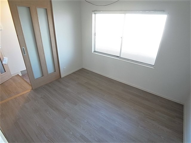 カーサ西山町の居間・リビング|開放感の有る明るいお部屋です